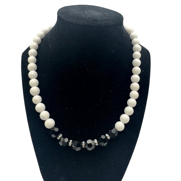 White Beaded Necklace Rhinestone Black Accents Adjustable Clasp Statement Jewelr - Picture 3 of 5